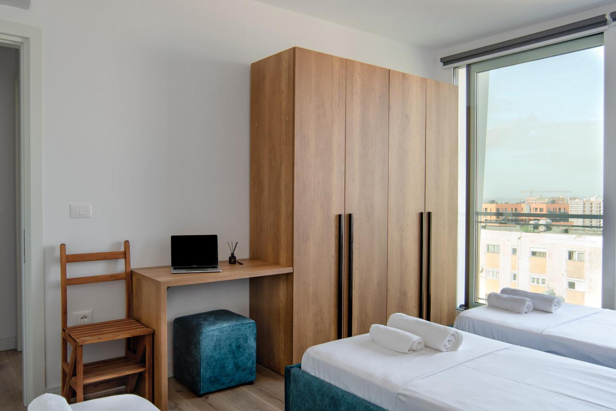 Urban Serenity City Skyline View Apartment 1 티라나 외부 사진